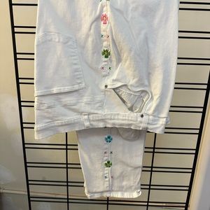 Quacker Factory white jeans size 24w